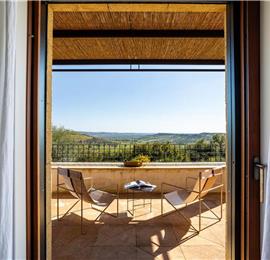 4 bedroom villa with pool near Noto, sleeps 8